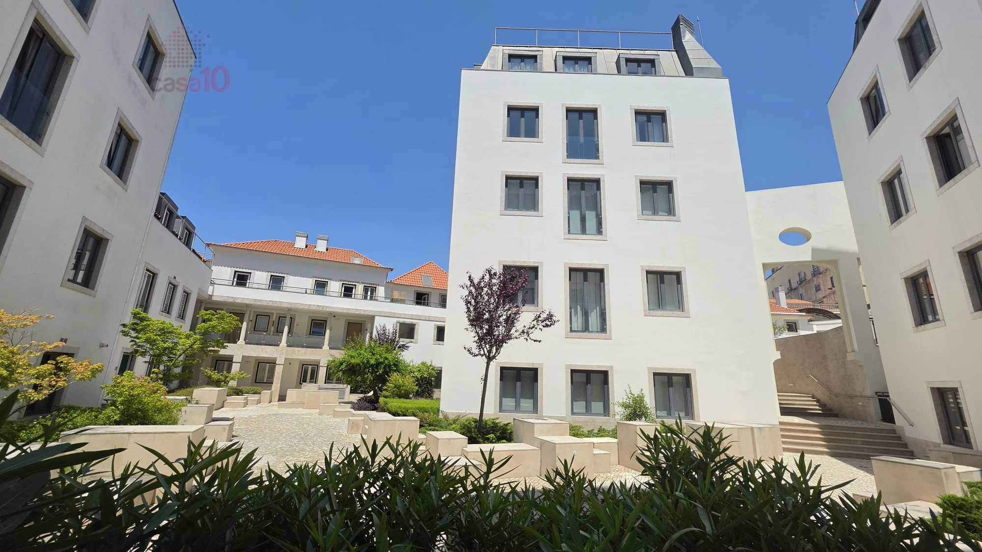 EXCELLENT 1 BEDROOM FLAT FOR SALE IN MESQUITELA PALACE, CHIADO
